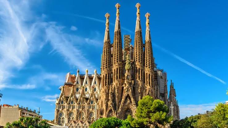 5 Reasons to Explore Spain: A Destination Filled with History, Culture, and Gastronomy