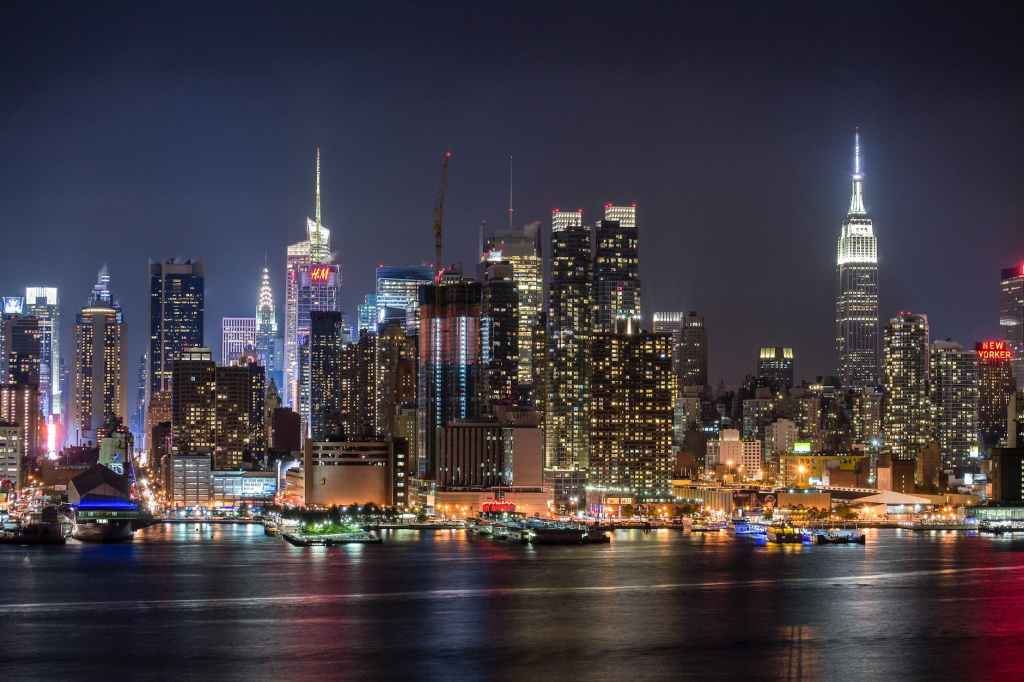 “Discover the Majestic Allure of New York: A Melting Pot of Culture, Glamour, and Iconic Landmarks”